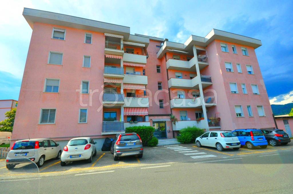 appartamento in vendita a Follo