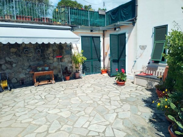 appartamento in vendita a Follo