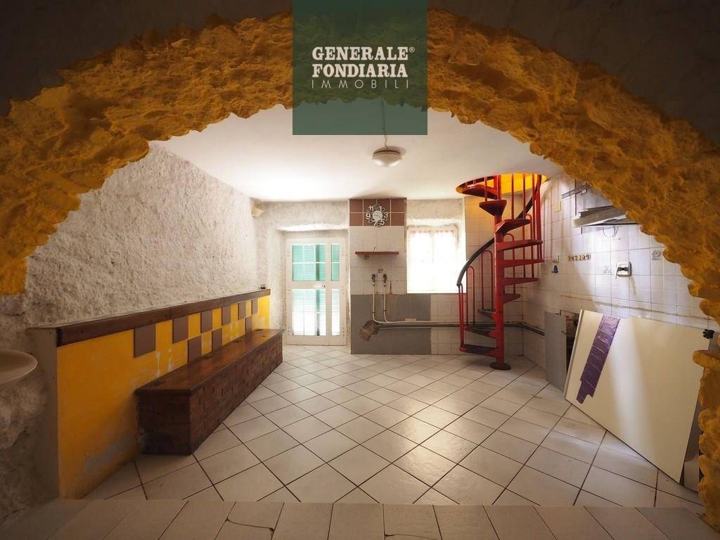 appartamento in vendita a Follo in zona Bastremoli