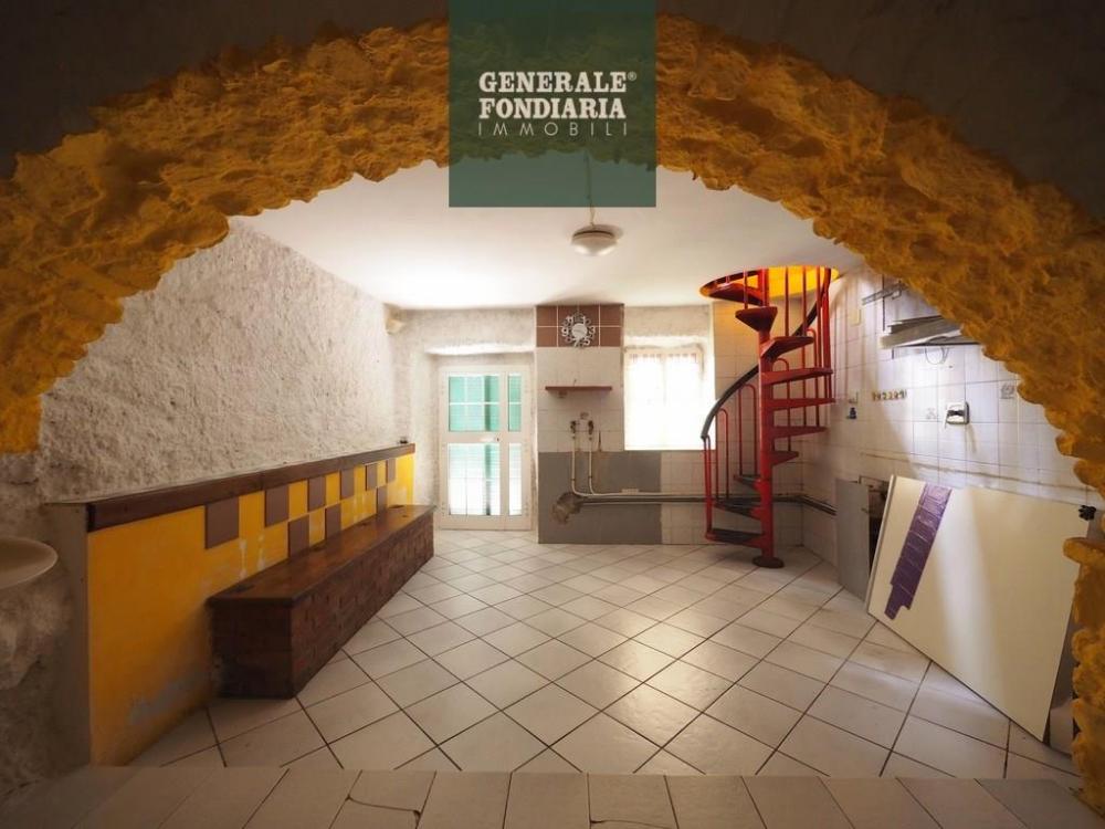 appartamento in vendita a Follo in zona Bastremoli