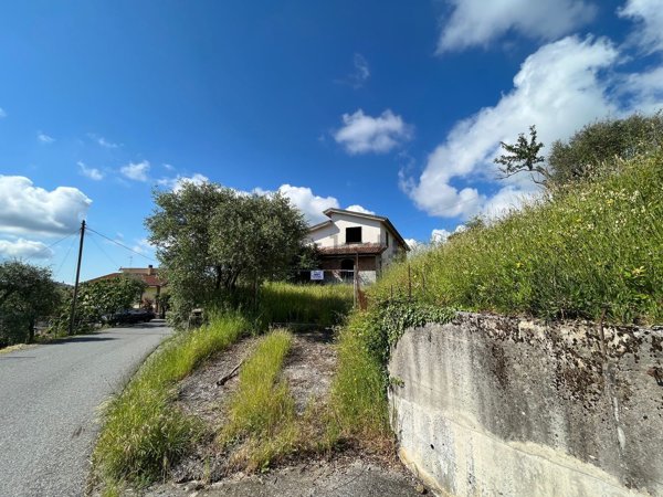 casa indipendente in vendita a Follo in zona Follo Alto