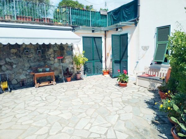 appartamento in vendita a Follo