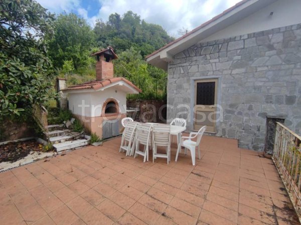 casa indipendente in vendita a Follo in zona Carnea