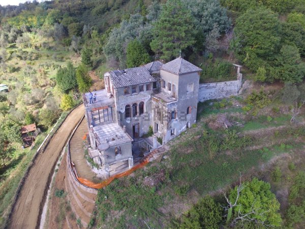 casa indipendente in vendita a Follo