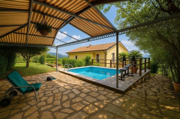 casa indipendente in vendita a Follo