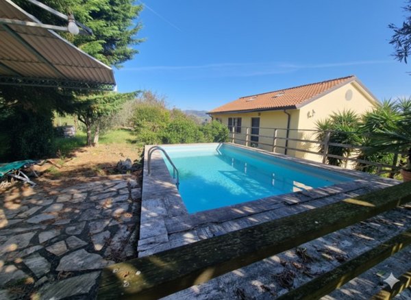 casa indipendente in vendita a Follo