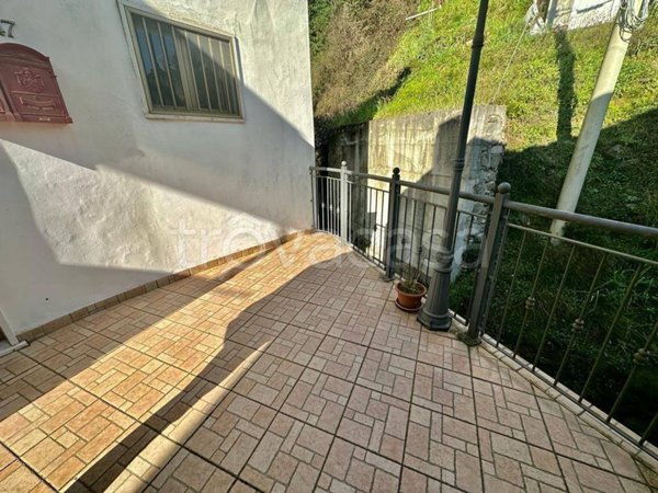 casa indipendente in vendita a Follo in zona Carnea