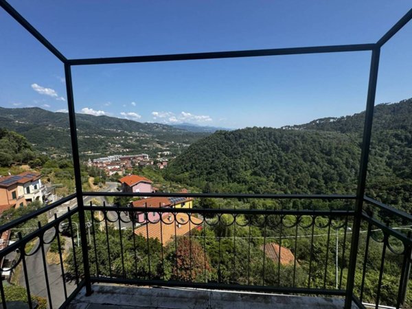 casa indipendente in vendita a Follo in zona Piana Battolla