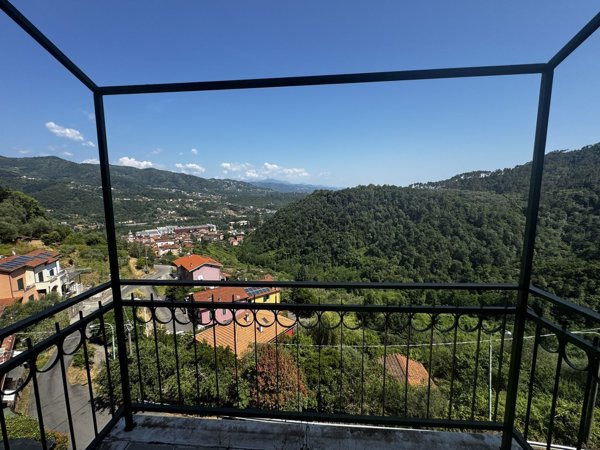 appartamento in vendita a Follo in zona Piana Battolla