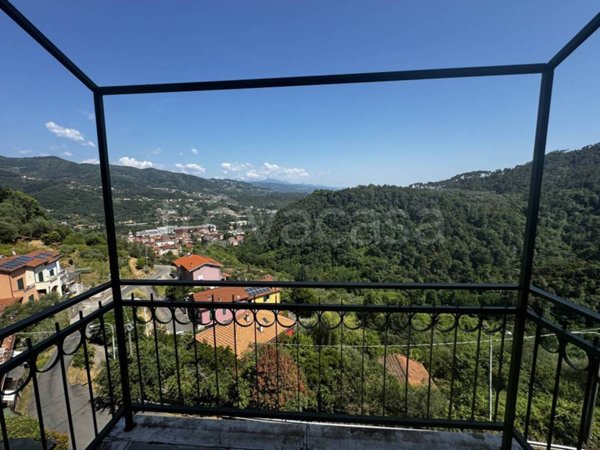 appartamento in vendita a Follo in zona Piana Battolla