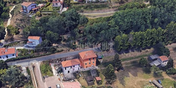 casa semindipendente in vendita a Follo