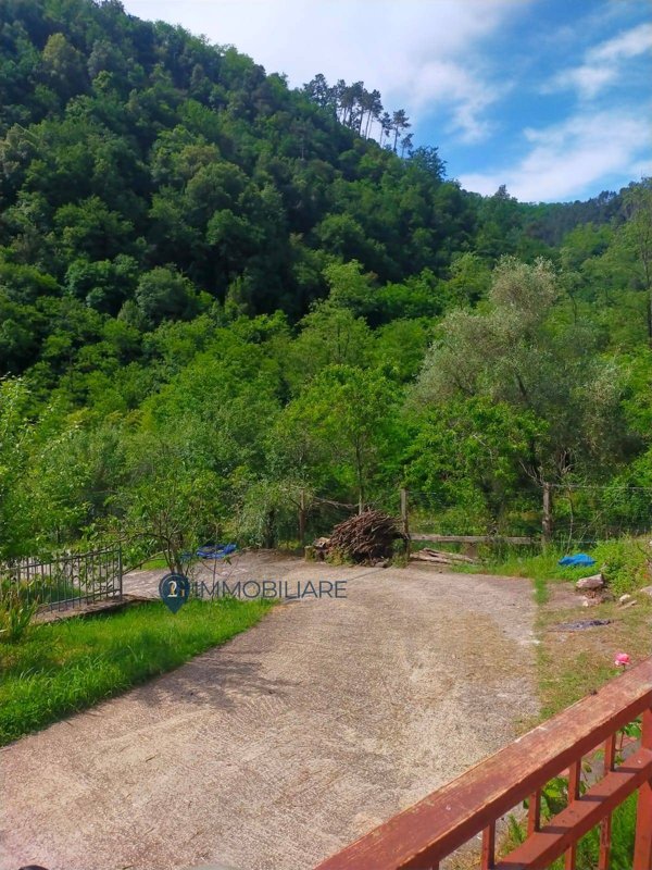 casa indipendente in vendita a Follo in zona Piana Battolla