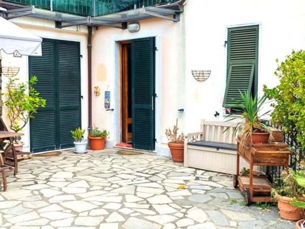 appartamento in vendita a Follo in zona Bastremoli