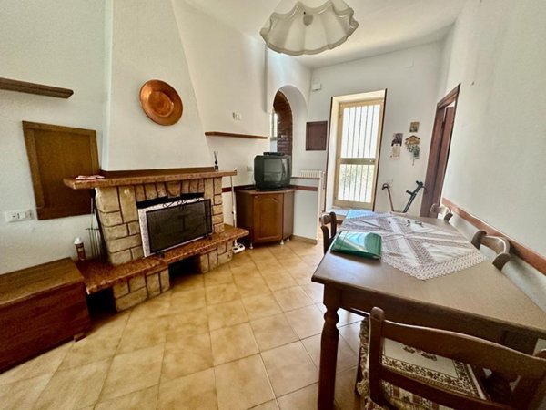 casa indipendente in vendita a Follo in zona Carnea