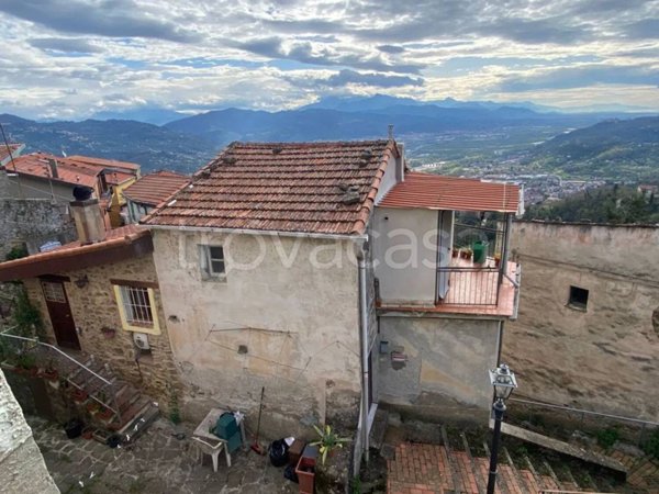 casa indipendente in vendita a Follo