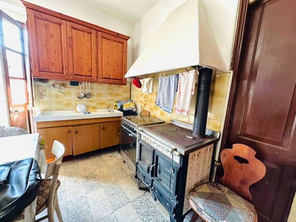 casa indipendente in vendita a Follo in zona Valdurasca