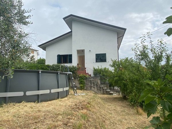 casa indipendente in vendita a Follo in zona Follo Alto