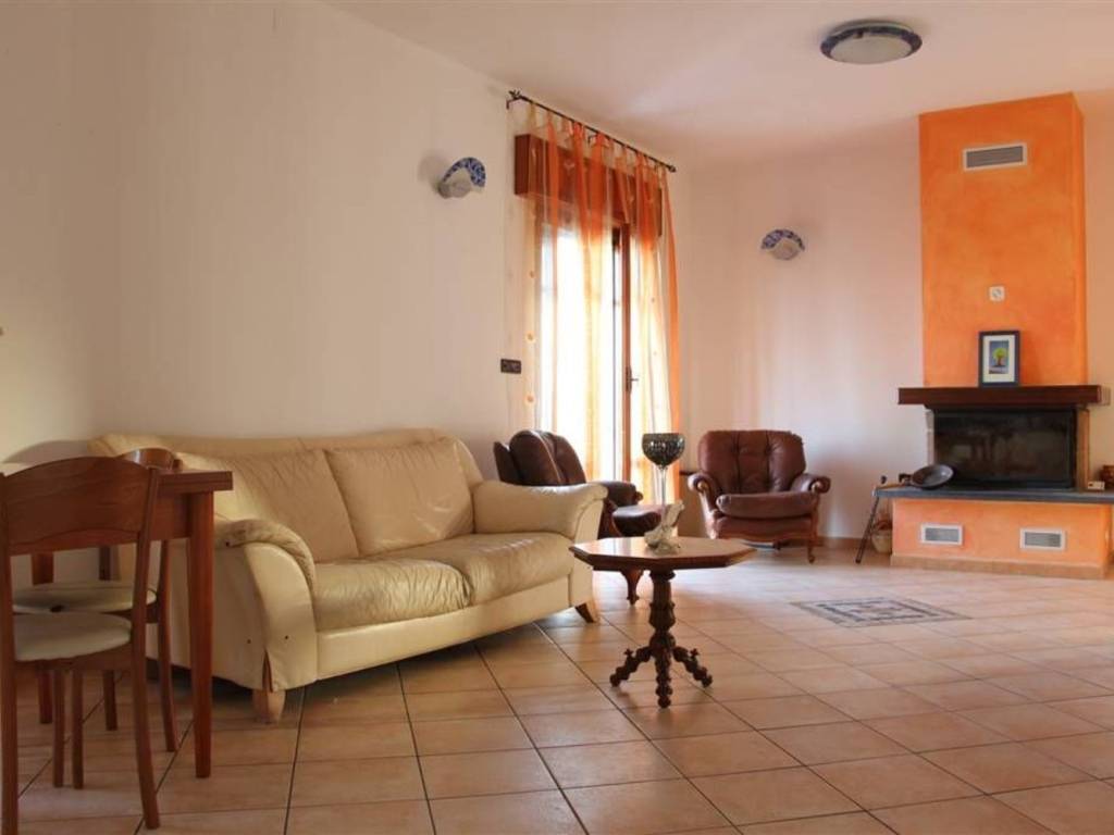 appartamento in vendita a Follo in zona Follo Alto