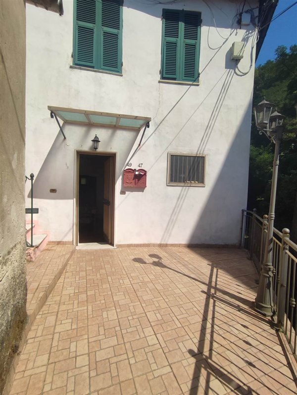 appartamento in vendita a Follo in zona Carnea