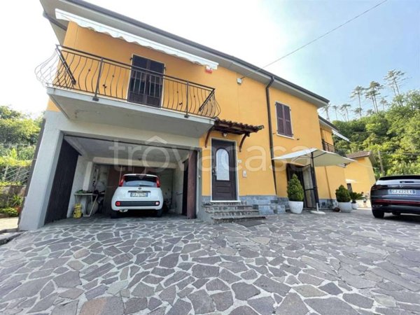 casa indipendente in vendita a Follo