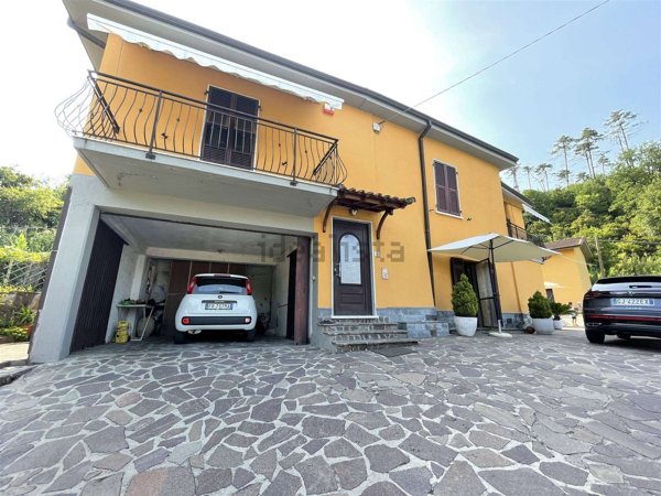 casa indipendente in vendita a Follo