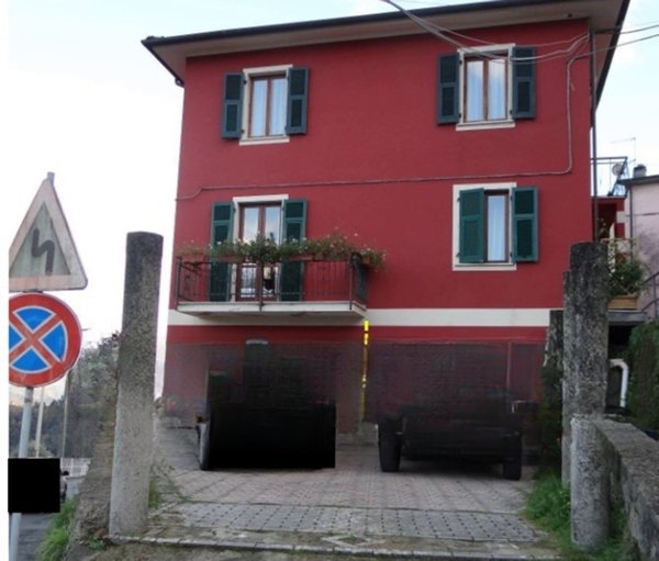 appartamento in vendita a Follo in zona Bastremoli