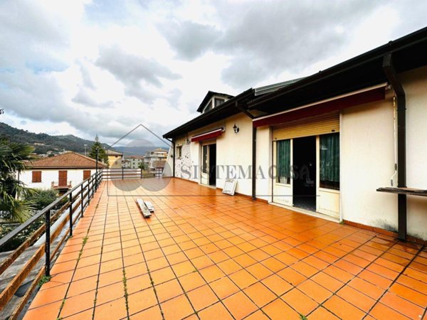appartamento in vendita a Follo