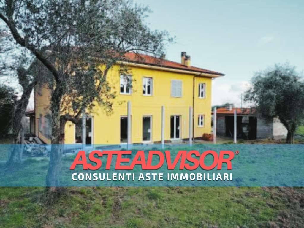 casa indipendente in vendita a Follo in zona Sorbolo