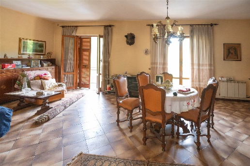 appartamento in vendita a Follo in zona Valdurasca