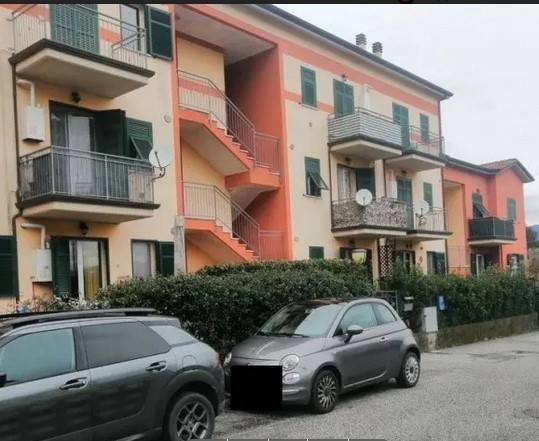 appartamento in vendita a Follo