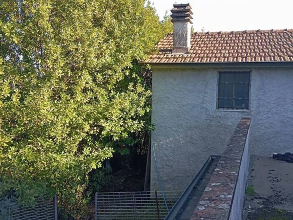 casa indipendente in vendita a Follo
