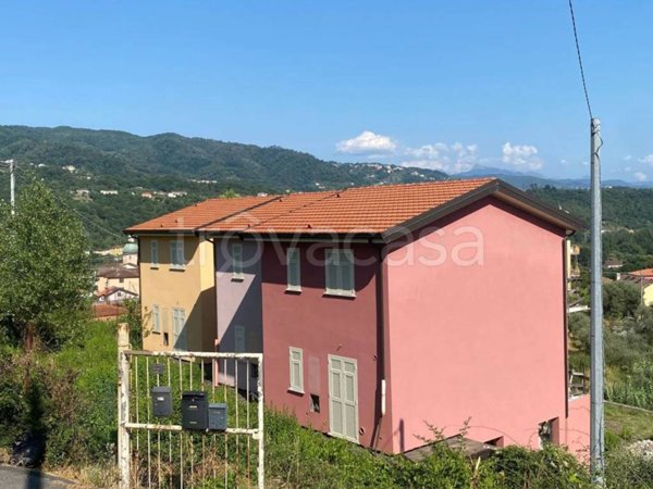 casa indipendente in vendita a Follo in zona Piana Battolla