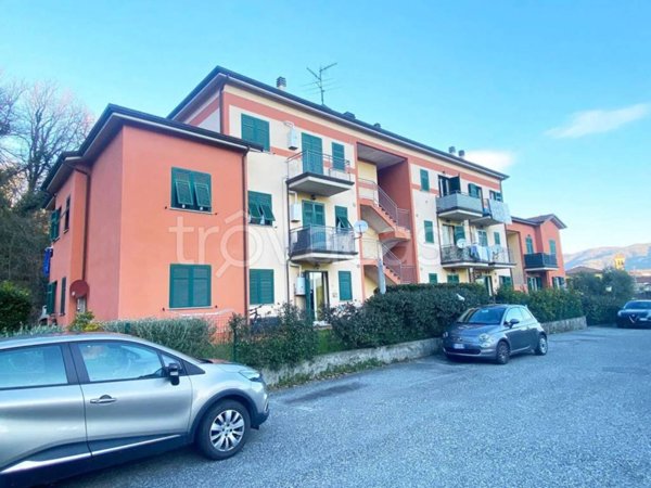 appartamento in vendita a Follo
