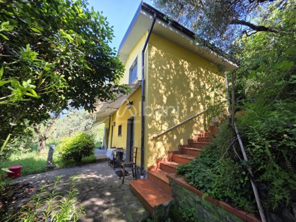 casa indipendente in vendita a Follo in zona Piano di Follo