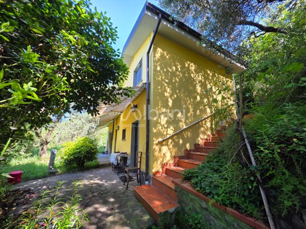 casa indipendente in vendita a Follo in zona Piano di Follo