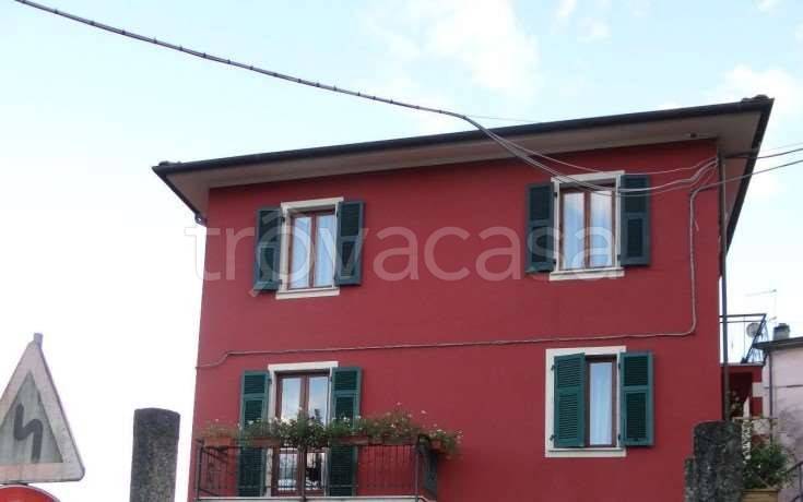 appartamento in vendita a Follo in zona Bastremoli