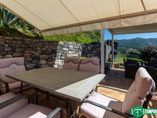 casa indipendente in vendita a Follo