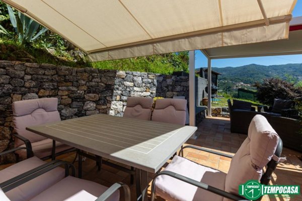 casa indipendente in vendita a Follo