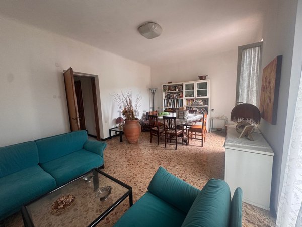casa indipendente in vendita a Follo in zona Piana Battolla
