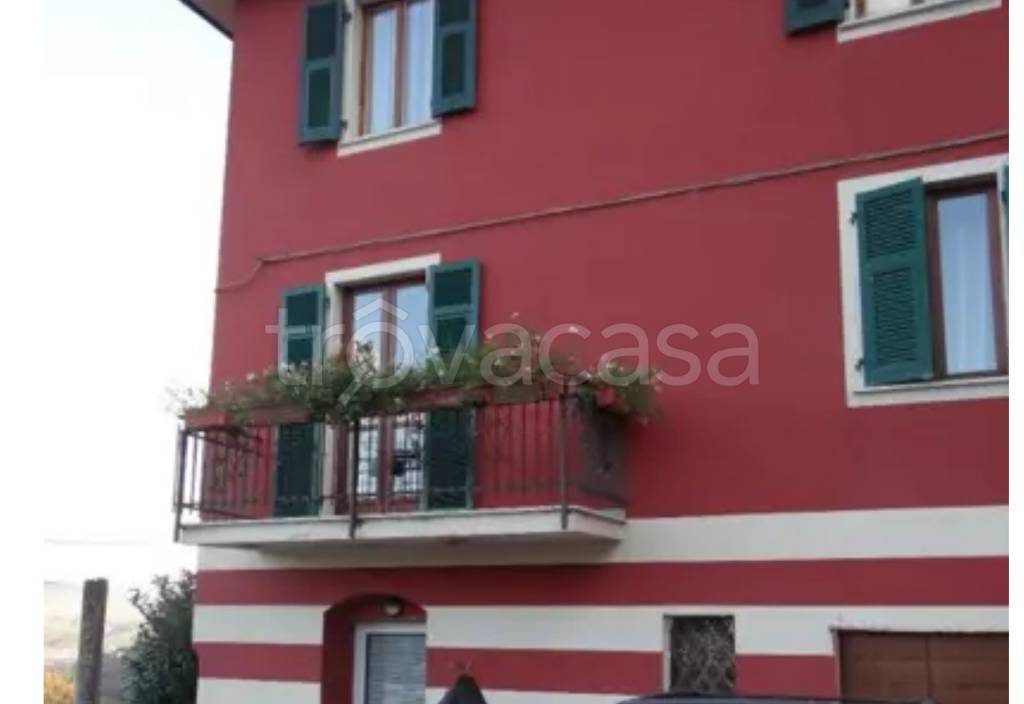 appartamento in vendita a Follo in zona Follo Alto