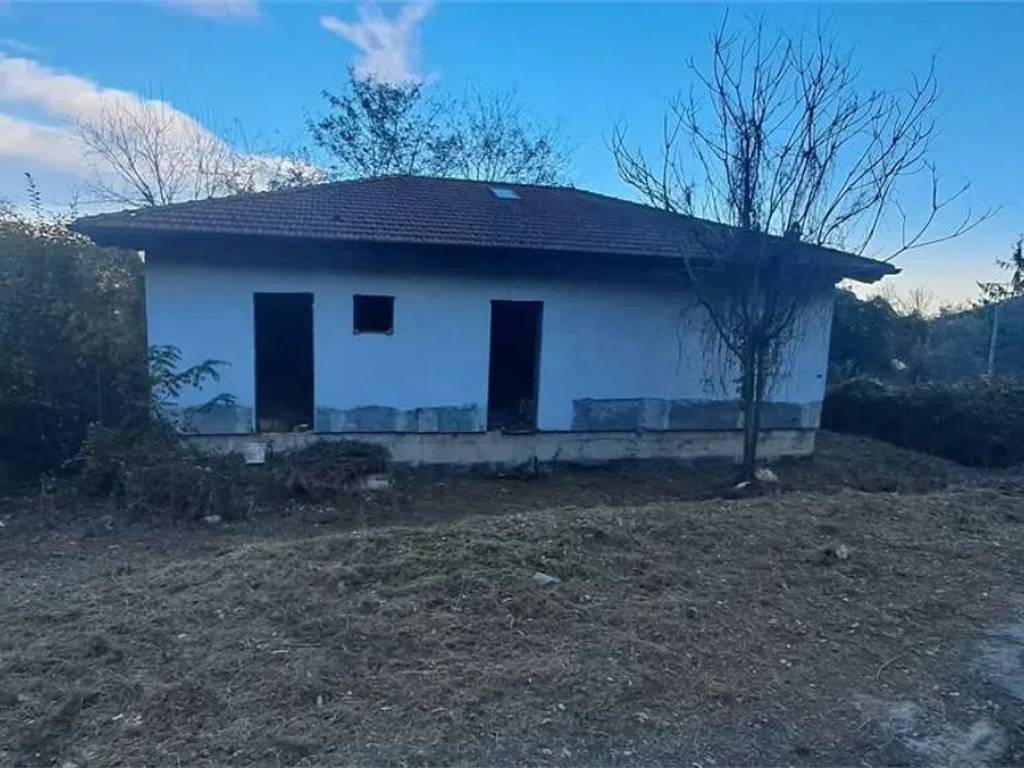 casa indipendente in vendita a Follo