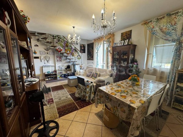 casa indipendente in vendita a Follo