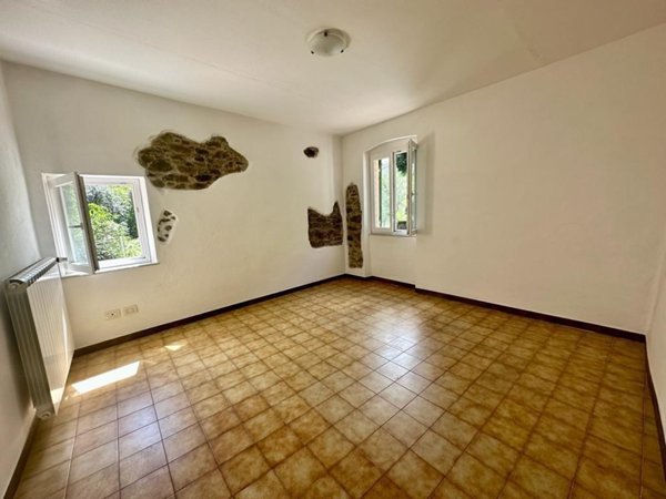 casa indipendente in vendita a Follo in zona Carnea