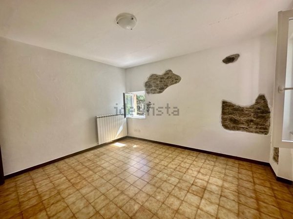 casa indipendente in vendita a Follo