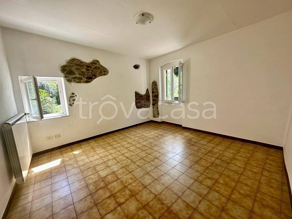 casa indipendente in vendita a Follo in zona Carnea