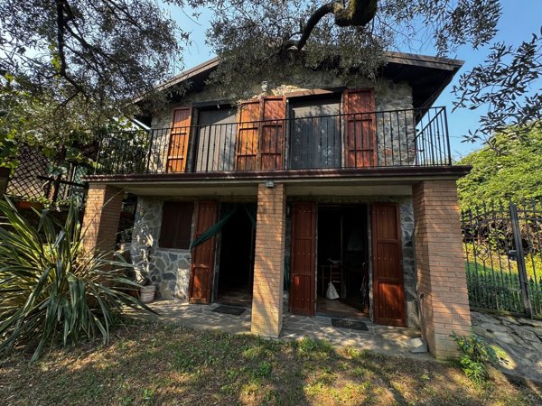 casa indipendente in vendita a Follo in zona Sorbolo