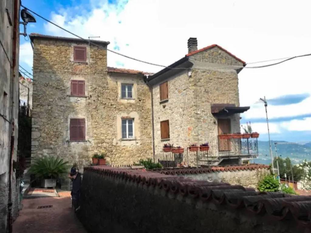 casa indipendente in vendita a Follo in zona Follo Alto