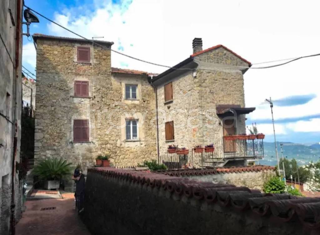casa indipendente in vendita a Follo in zona Follo Alto