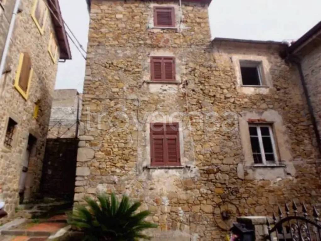 casa indipendente in vendita a Follo in zona Follo Alto