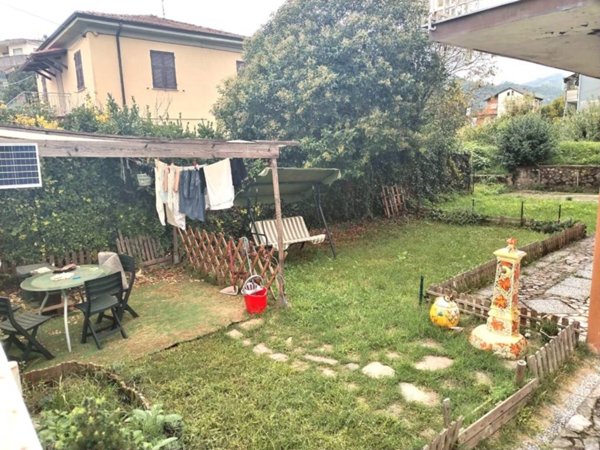 appartamento in vendita a Follo in zona Piano di Follo